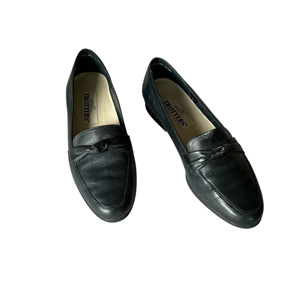 Trotter Black Leather Pointed Loafers: 90s, Y2K